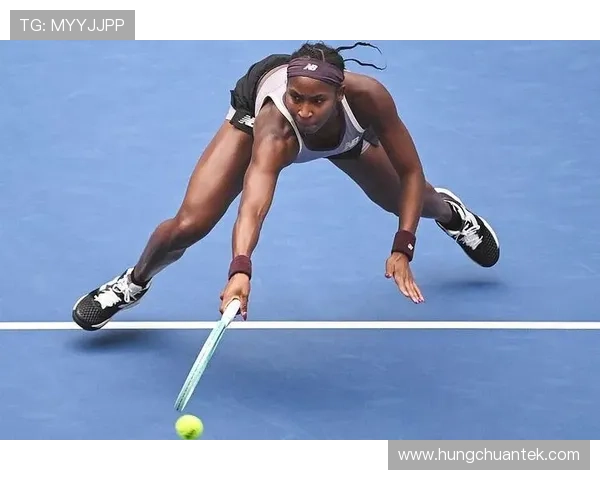 高芙挽救三赛点逆转进迪拜八强